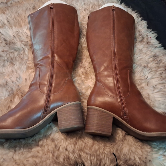 Brown/Tan Heeled Boots - Picture 2 of 8